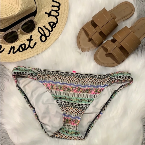 🌺Victoria’s secret white/pink tribal bikini L - Picture 1 of 4